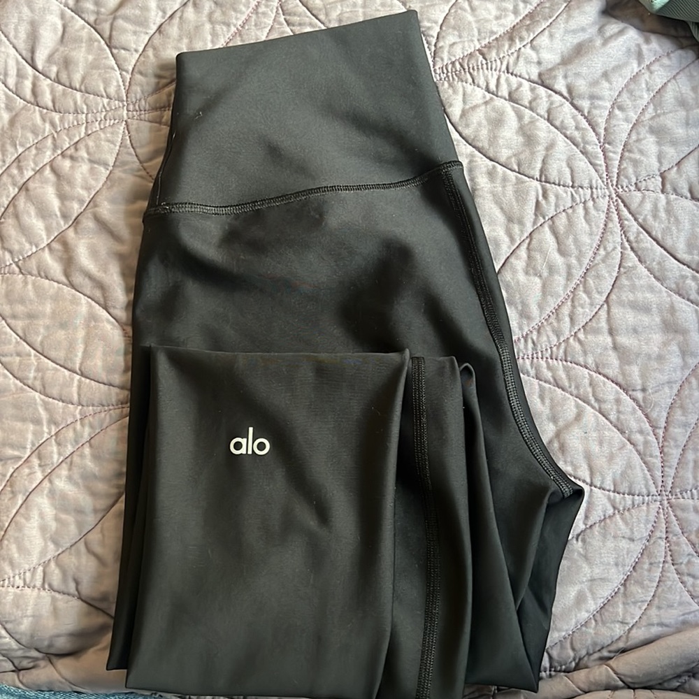 NEW ALO Alo leggings!!!! Size M